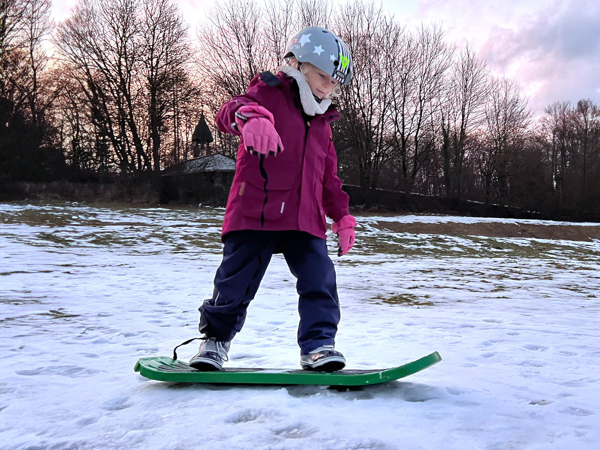 Der perfekte Einstieg ins Snowboarden für Kinder – mit dem TEEZZEE Noboard